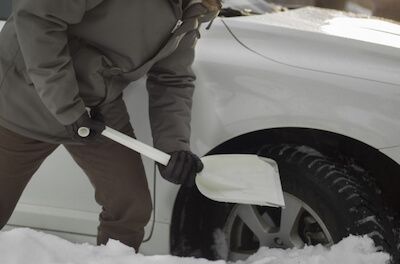 Об автомобильных лопатах для снега Fiskars