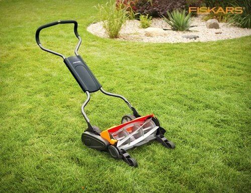 Механические газонокосилки Fiskars