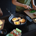 Сковорода Fiskars Hard Face 30 см (1075521) - фото 8