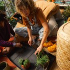 Складной садовый коврик для растений Fiskars 1071304 - фото 9